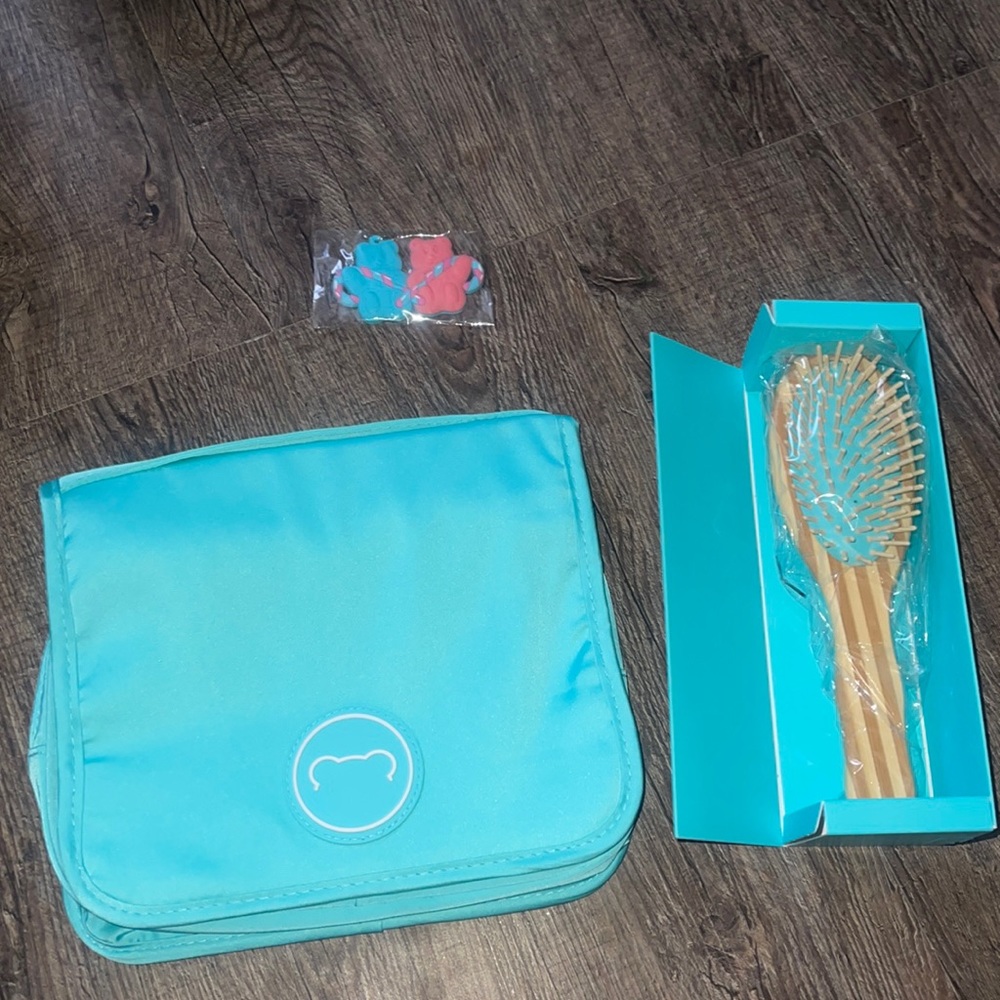 Sugarbear hair - brand new - brush, keychain, makeup organizer